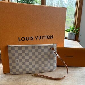 Louis Vuitton Neverfull MM Pochette in Damier Azur